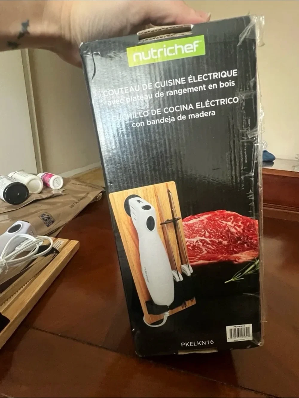 Nutrichef Electric Carving Knife Set with Wooden Block - White